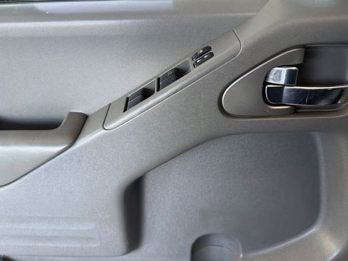 Used 2018 Nissan Frontier SV AWD/4WD image 12