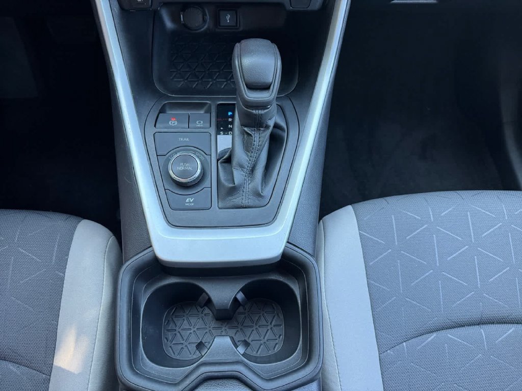 Used 2021 Toyota RAV4 XLE w/ Convenience Package AWD/4WD image 17