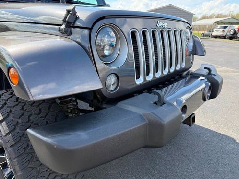 Used 2016 Jeep Wrangler Unlimited Sahara w/ Dual Top Group image 13