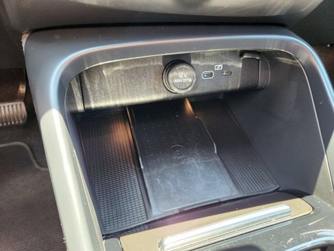 Certified 2023 Volvo C40 P8 Recharge Ultimate AWD/4WD image 28