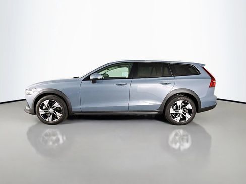 Certified 2024 Volvo V60 B5 Cross Country Plus AWD/4WD image 4