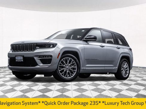 Used 2023 Jeep Grand Cherokee Summit w/ Luxury Tech Group V image 2