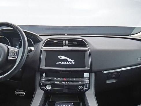 Used 2019 Jaguar F-PACE Premium AWD/4WD image 19