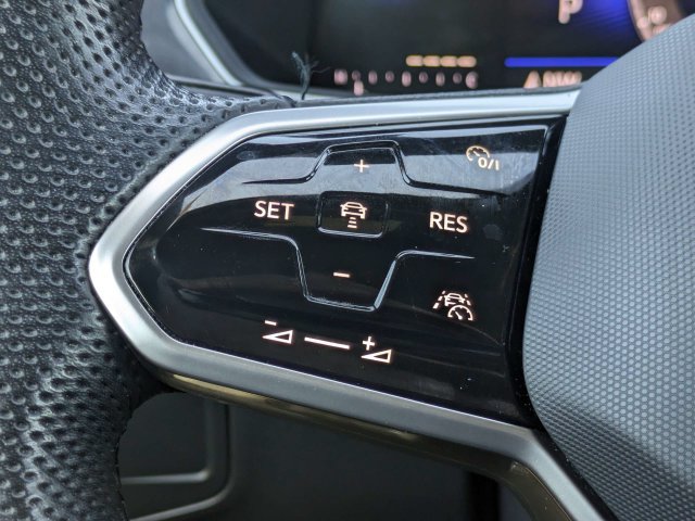 Used 2024 Volkswagen Tiguan SE R-Line FWD image 26