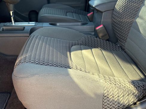 Used 2016 Nissan Frontier SV image 15