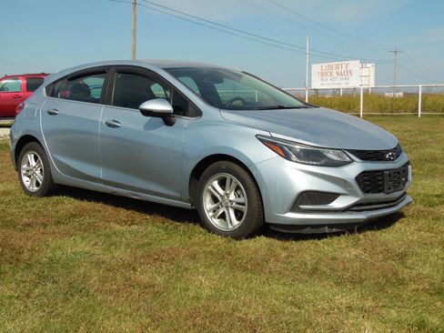 Used 2018 Chevrolet Cruze LT w/ Leather Package image 4