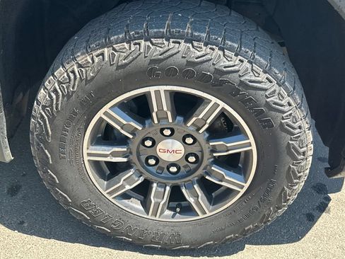 Used 2024 GMC Sierra 1500 AT4 w/ Technology Package AWD/4WD image 12