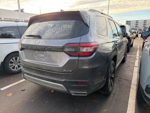 Used 2023 Honda Pilot Elite image 3