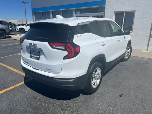 Used 2024 GMC Terrain SLE image 4