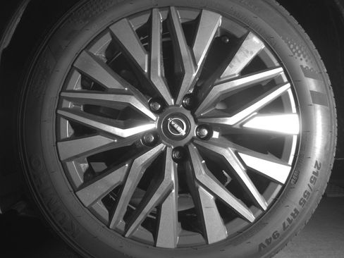 Used 2025 Nissan Altima 2.5 SV FWD image 14