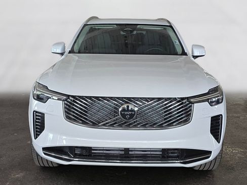 Certified 2024 Volvo XC40 B5 Ultimate w/ Protection Package Premier AWD/4WD image 2