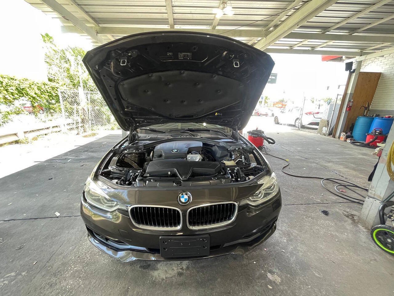 Used 2018 BMW 320i Sedan RWD image 18