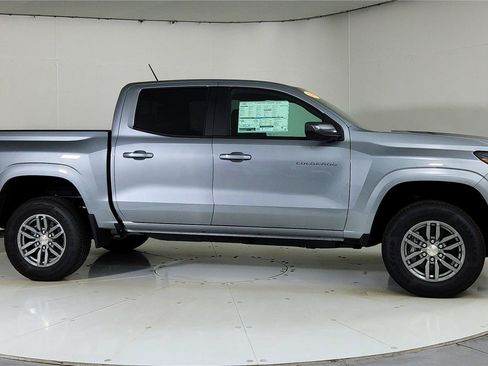 Used 2023 Chevrolet Colorado LT w/ LT Convenience Package II RWD image 2