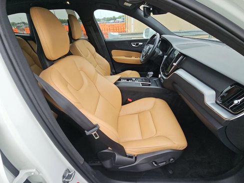 Used 2018 Volvo XC60 T5 Momentum w/ Convenience Package AWD/4WD image 8