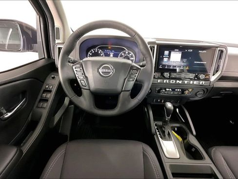 Certified 2025 Nissan Frontier SV w/ SV Convenience Package image 7