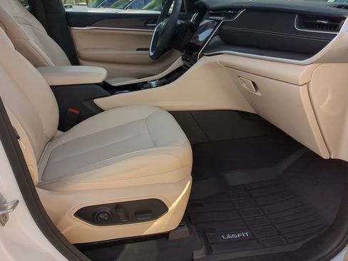 Used 2023 Jeep Grand Cherokee L Limited w/ Luxury Tech Group II image 25