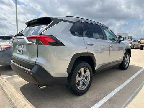 Used 2025 Toyota RAV4 XLE image 9