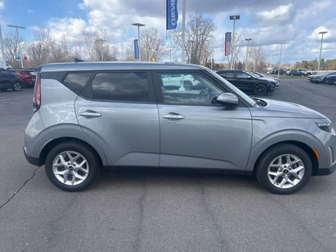 Used 2023 Kia Soul LX w/ LX Technology Package image 4
