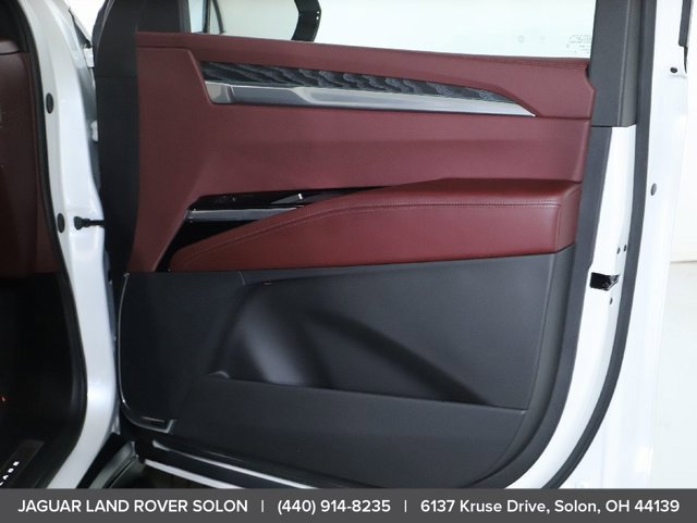 Used 2025 Cadillac Escalade Premium Luxury AWD/4WD image 38