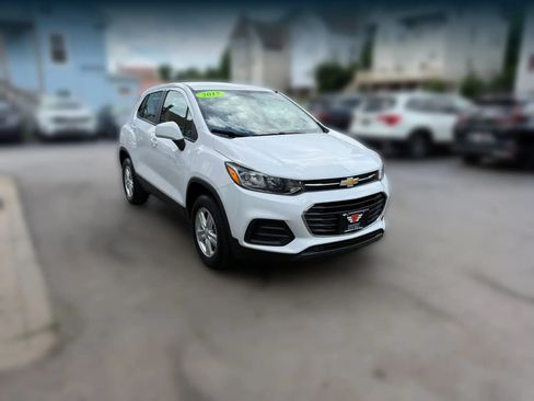 Used 2017 Chevrolet Trax LS w/ LPO, Protection Package AWD/4WD image 2