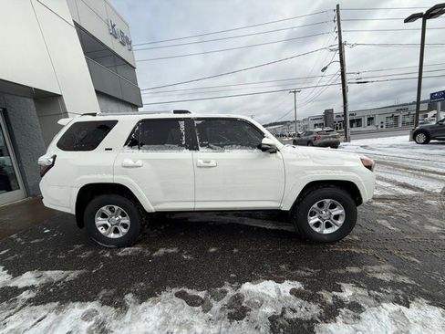 Used 2022 Toyota 4Runner SR5 Premium image 10