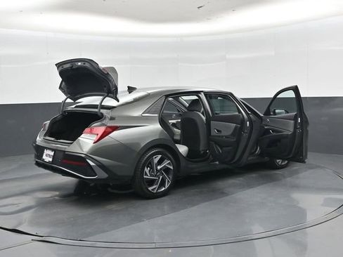 Used 2024 Hyundai Elantra Limited FWD image 46