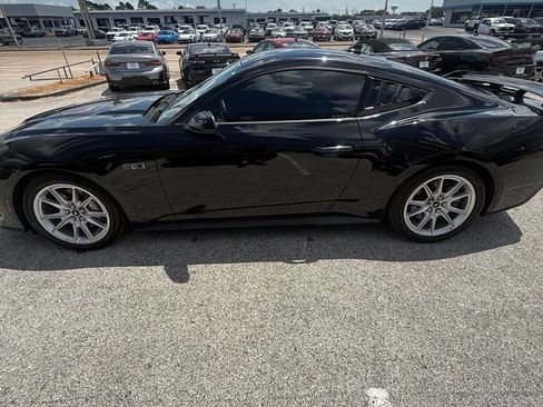 Used 2025 Ford Mustang GT Premium RWD image 4