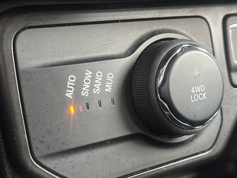 Certified 2023 Jeep Renegade Latitude image 29