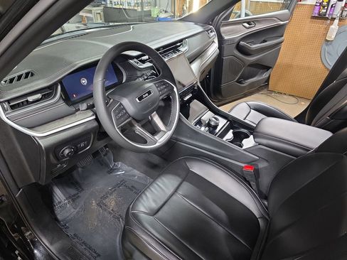 Used 2024 Jeep Grand Cherokee L Limited w/ Luxury Tech Group II image 18