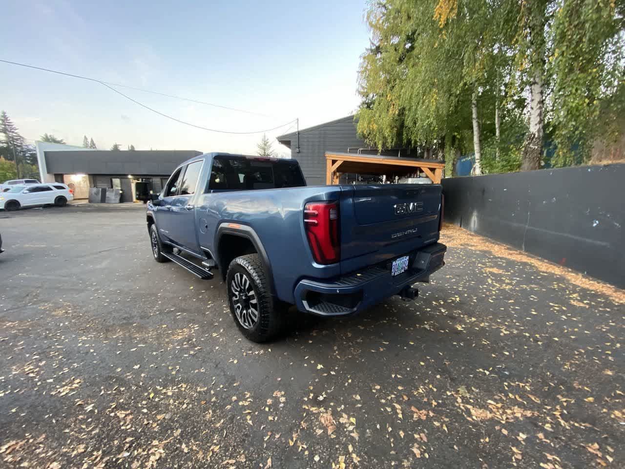 Used 2025 GMC Sierra 3500 Denali Ultimate AWD/4WD image 4