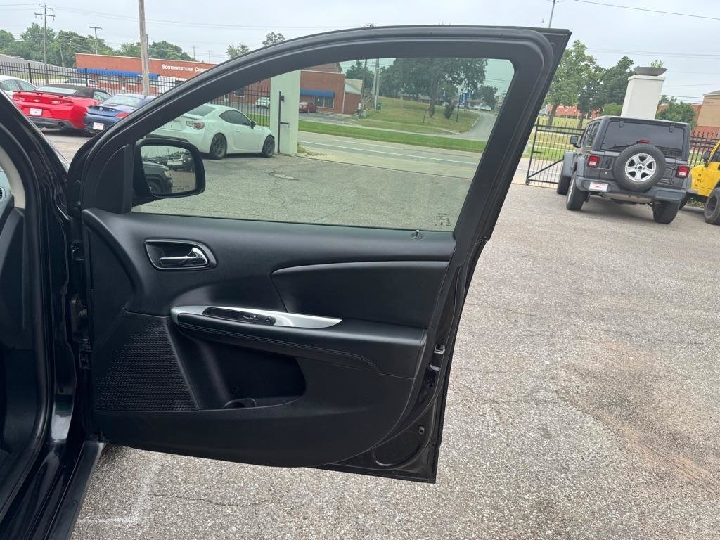 Used 2017 Dodge Journey SXT w/ Premium Group FWD image 18