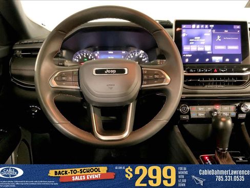 Used 2025 Jeep Compass Trailhawk w/ Trailer Tow Group AWD/4WD image 8