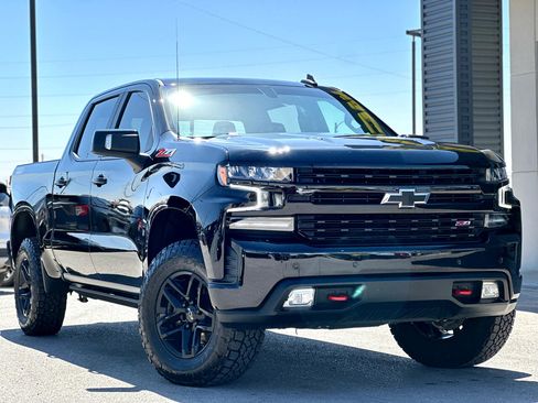 Used 2021 Chevrolet Silverado 1500 LT Trail Boss w/ Convenience Package II image 2