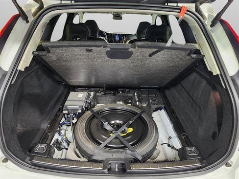 Used 2023 Volvo XC60 B5 Plus AWD/4WD image 38
