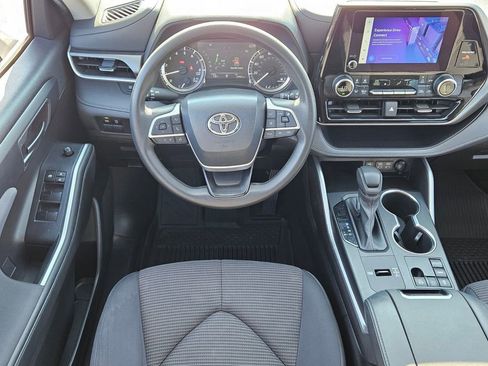 Certified 2023 Toyota Highlander L image 7
