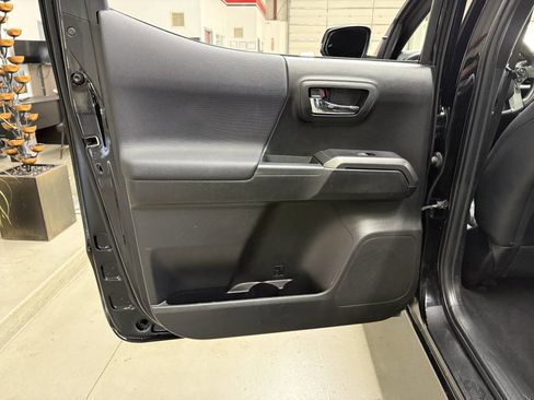 Used 2020 Toyota Tacoma TRD Off-Road w/ TRD Premium Off Road Package image 11