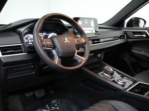 Used 2023 Mitsubishi Outlander SEL image 6