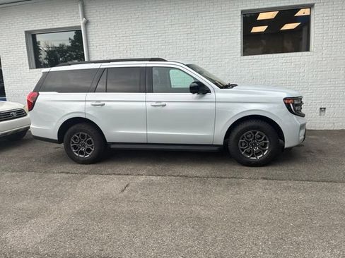 Used 2025 Ford Expedition Active RWD image 30