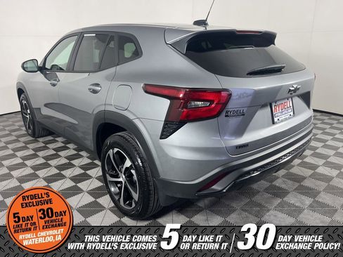 Certified 2025 Chevrolet Trax RS w/ Driver Confidence Package image 7