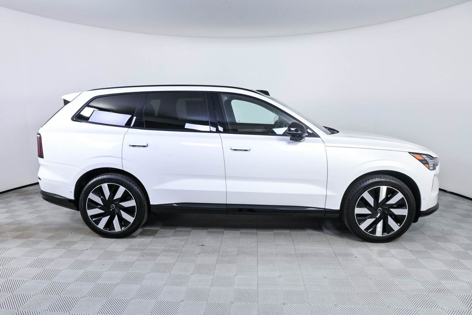 Certified 2025 Volvo EX90 Plus AWD/4WD image 26