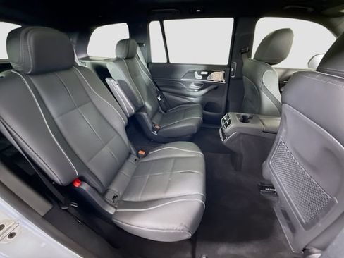 Used 2025 Mercedes-Benz GLS 580 4MATIC image 30