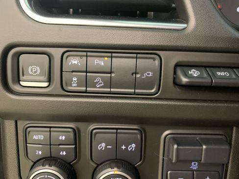 Used 2021 Chevrolet Tahoe Premier w/ Premium Package image 24