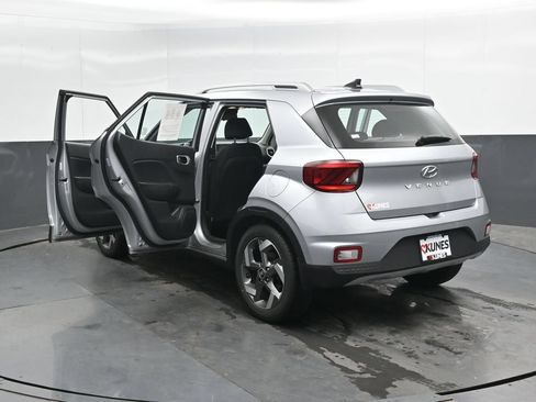 Used 2022 Hyundai Venue SEL FWD image 45