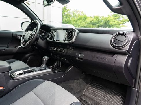 Used 2020 Toyota Tacoma TRD Off-Road w/ Technology Package AWD/4WD image 30