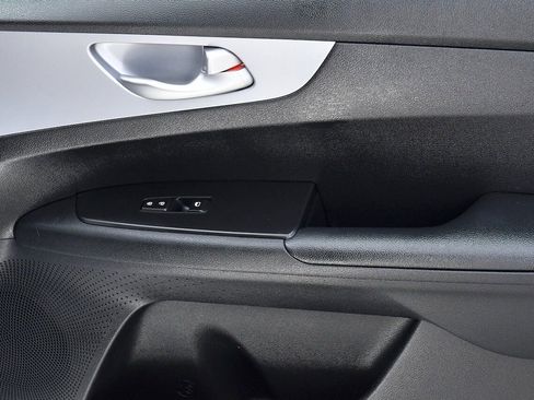 Used 2024 Kia Forte LXS image 18