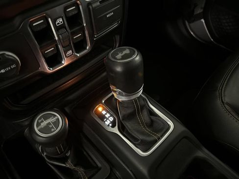 Used 2021 Jeep Wrangler Unlimited Sahara AWD/4WD image 46