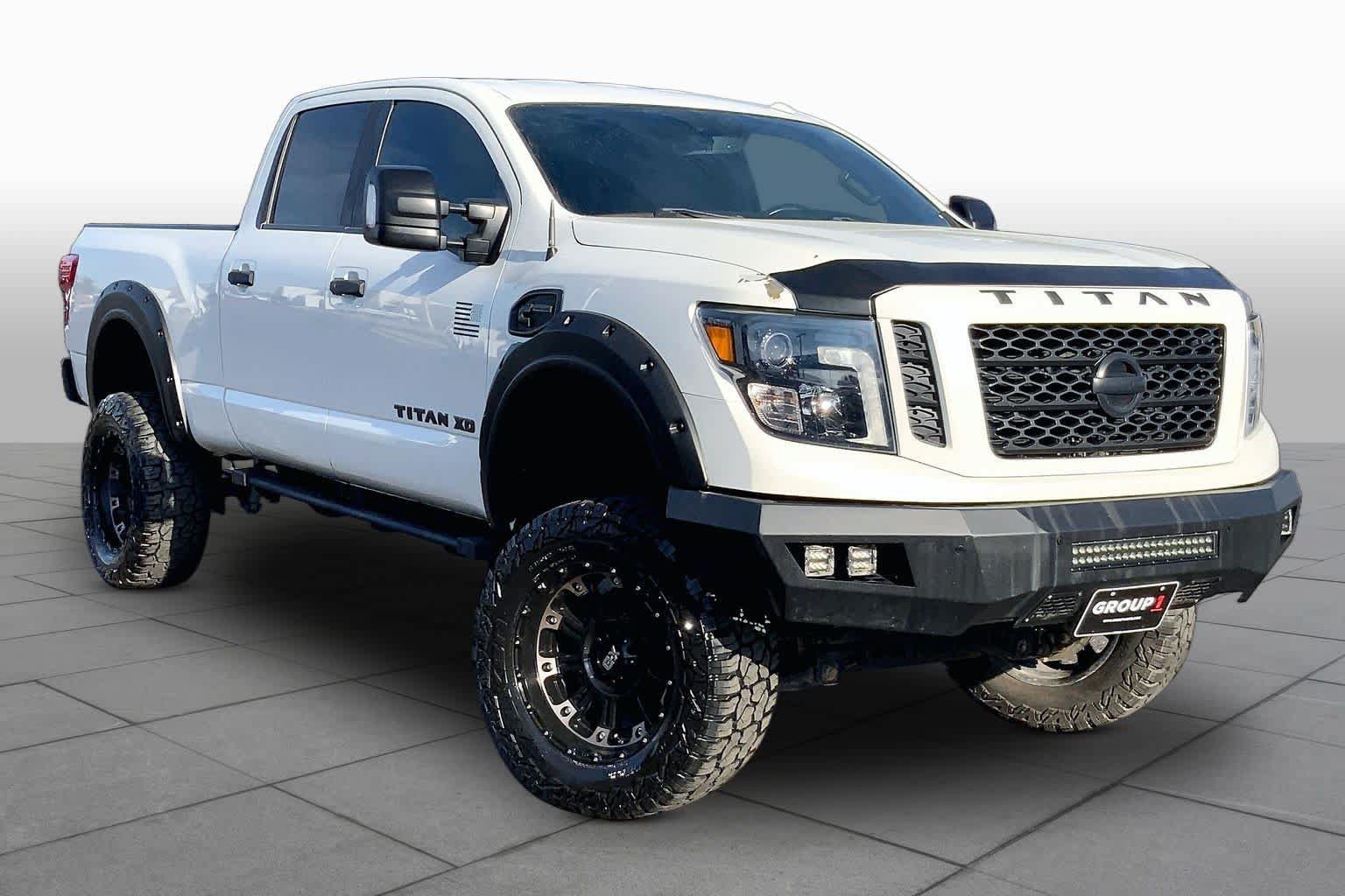 Used 2018 Nissan Titan SL w/ Midnight Edition AWD/4WD image 3