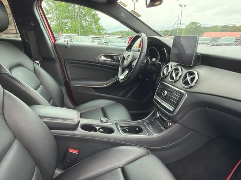 Used 2018 Mercedes-Benz GLA 250 4MATIC image 9