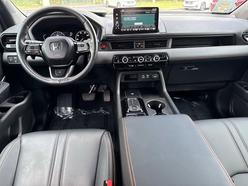Certified 2025 Honda Pilot TrailSport image 18