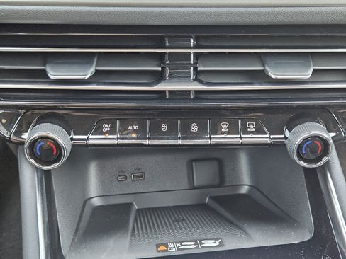 New 2026 Chevrolet Traverse LT w/ Sun and Wheel Package FWD image 14